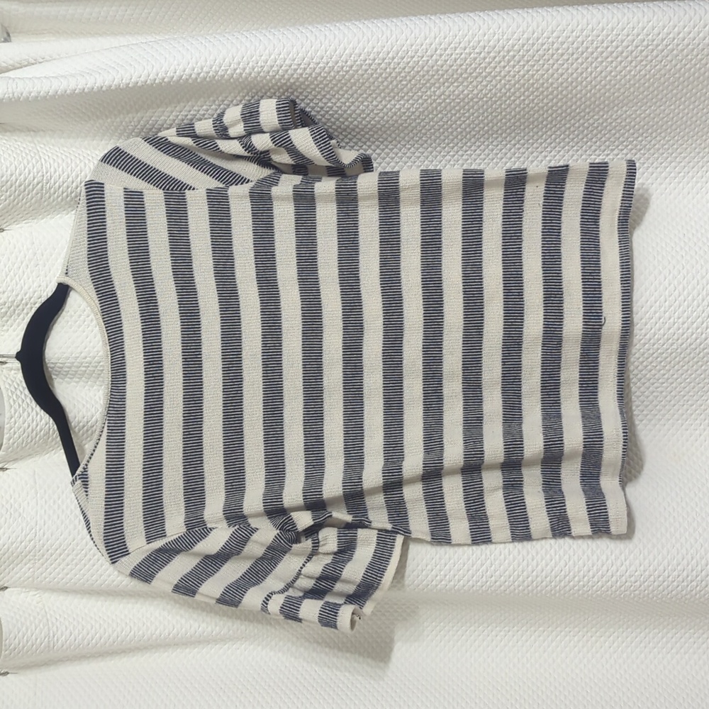 Bell sleeve tee shirt - Picture 3 of 3